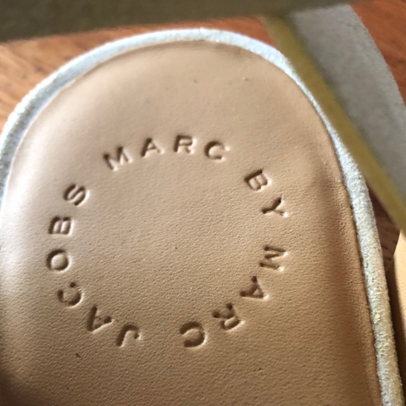 Marc Jacobs Gold Silver Open Toe Flat Sandals - Picture 6 of 8